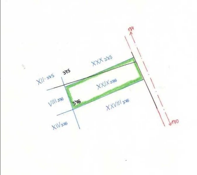 Terrain constructible de 1130 m², eau et électricité en bordure de route, village recherché, à 37 km de la mer — photo 2