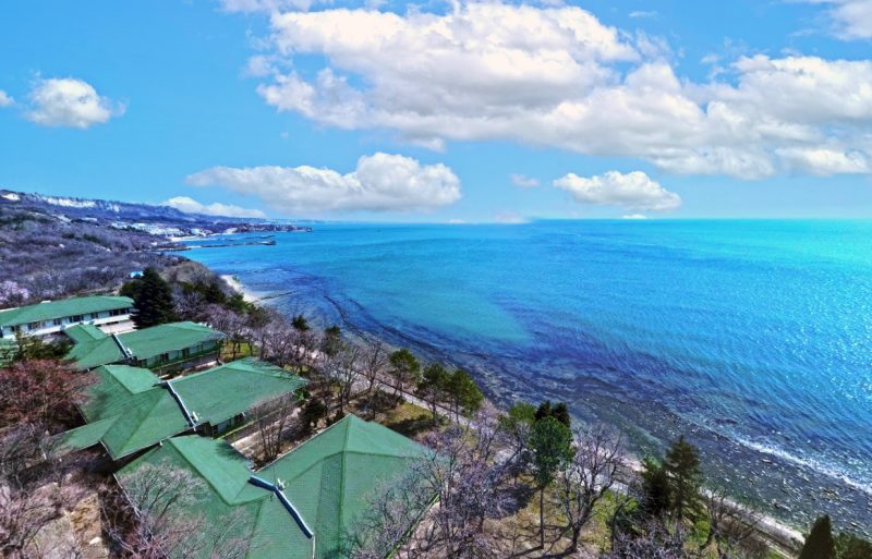 Terrain constructible de 521 m², eau et électricité en bordure de route, vue sur mer, à 2 km des plages — photo 3