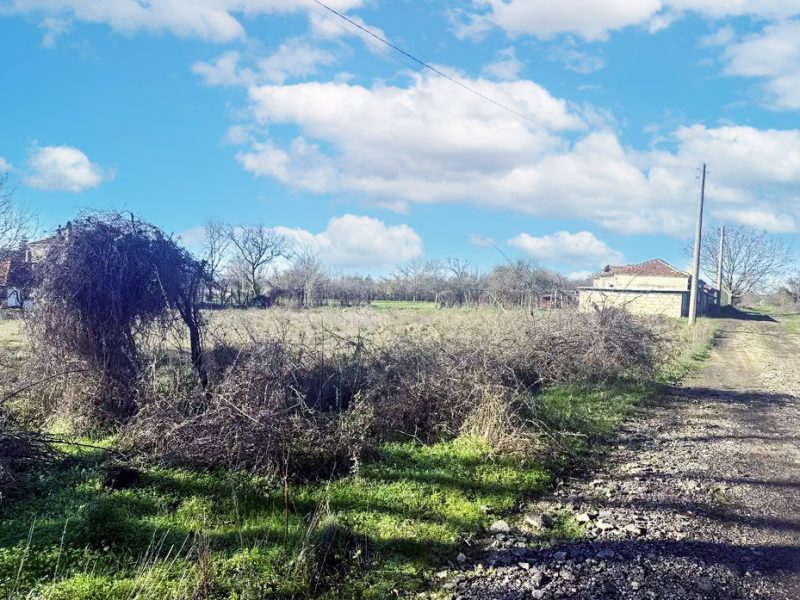 1760 sqm building plot, water and electricity at the border, in demand village, 7 km to Provadiya, LIDL, 60 km to sea — photo 2