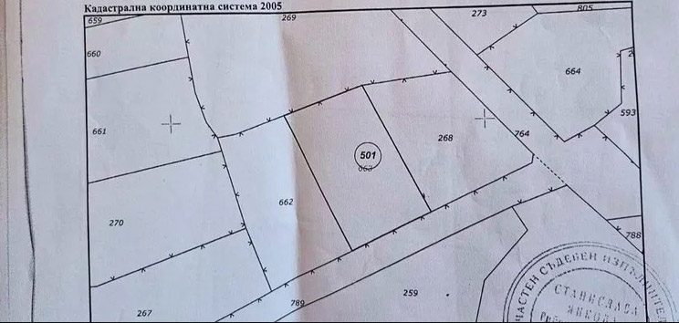 Terrain constructible de 1335 m², eau et électricité à proximité immédiate, village recherché, à 3 km de Valchi dol et à 5 km de Suvorovo. — photo 2