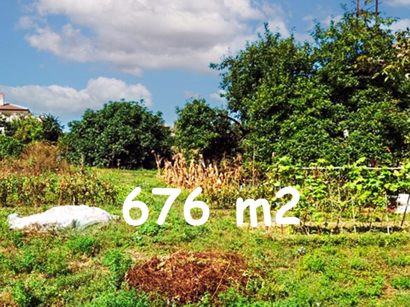 Terrain constructible de 676 m², eau et électricité à proximité, vue mer, à 800 m de la plage — photo 2