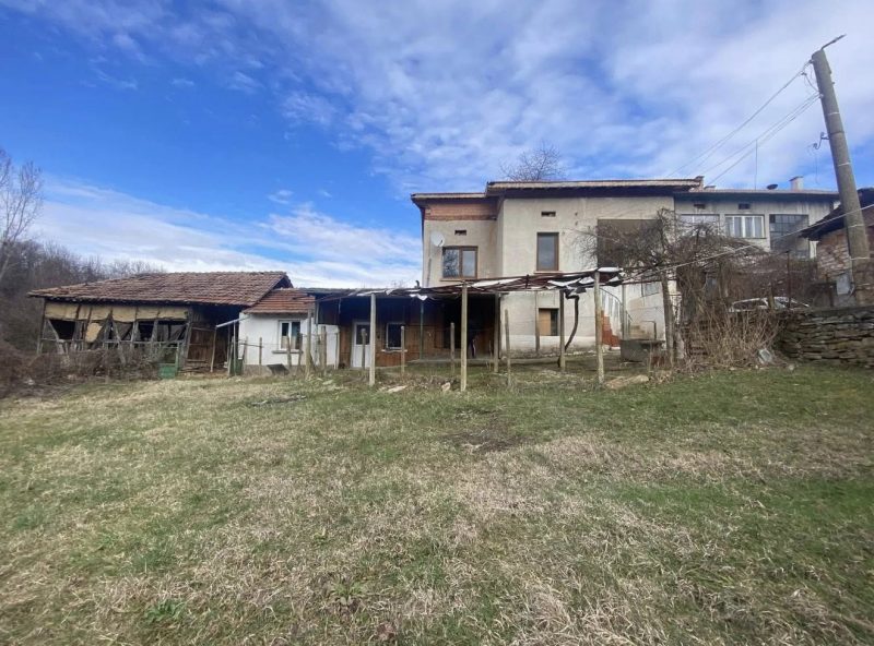 Maison à vendre dans le village de Belentsi, commune de Lukovit – région de Lovetch