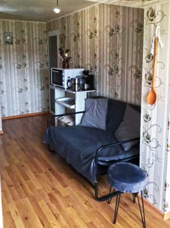 Меблированный каменный дом площадью 72 кв.м с 2 спальнями, участок 1500 кв.м, популярный поселок, 25 км до моря. — фото 3