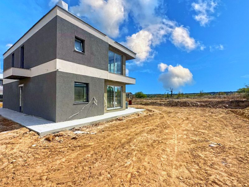 Maison neuve de 216 m², terrain de 563 m², village recherché, à 10 km de la mer — photo 2
