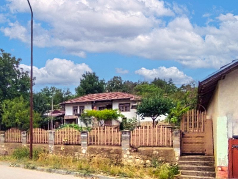Аутентичный дом площадью 90 кв.м с 3 спальнями, участок 1240 кв.м, 15 км до города Силистра и Дуная. — фото 2