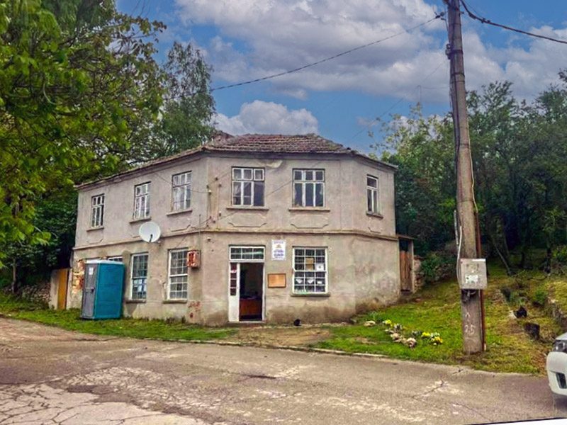 Maison de 1140 m², terrain de 1700 m², à rénover, à 30 km de la mer — photo 1