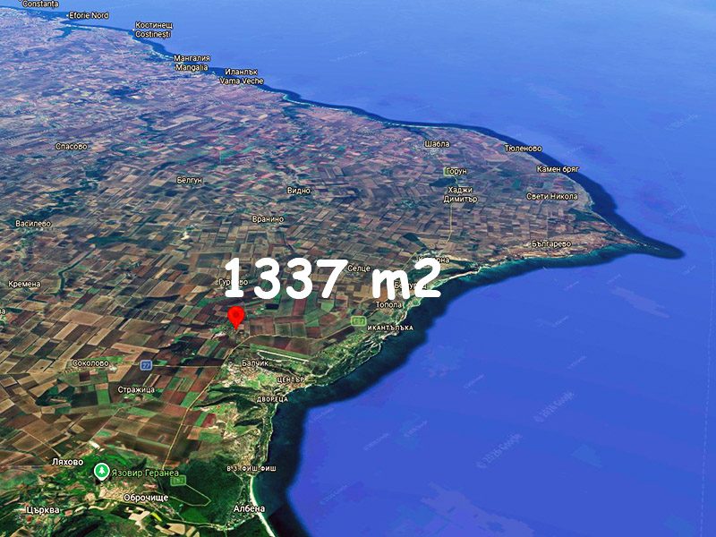 Земельный участок под застройку площадью 1337 кв.м, водоснабжение и электричество на границе, востребованный поселок, 7 км до моря. — фото 1