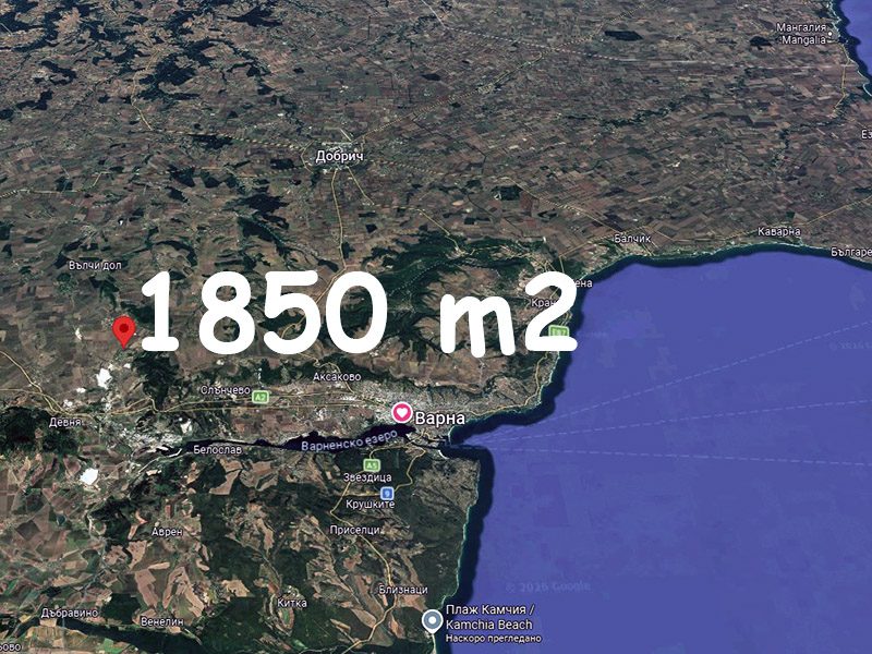 Земельный участок под застройку площадью 1850 кв.м, 2 старых дома, подключение к водопроводу и электричеству, 38 км до моря. — фото 1