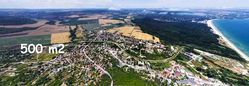 Земельный участок под застройку площадью 500 кв.м, водоснабжение и электричество, 3 км до моря.
