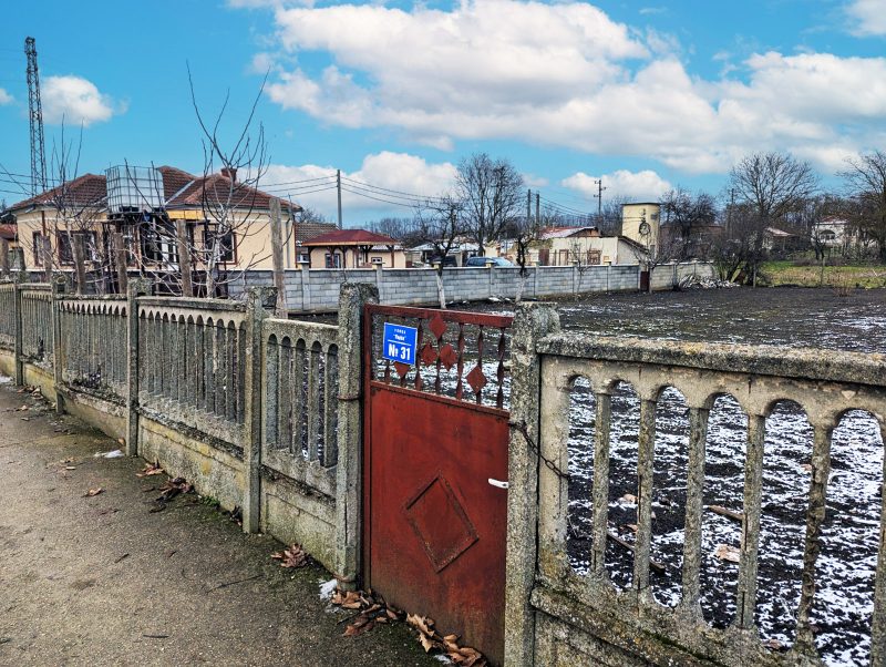 Земельный участок под застройку площадью 700 кв.м, подключение к водопроводу и электричеству, 27 км до моря. — фото 2
