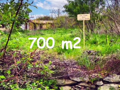 Земельный участок под застройку площадью 700 кв.м, водоснабжение и электричество на границе, 25 км до моря. — фото 1