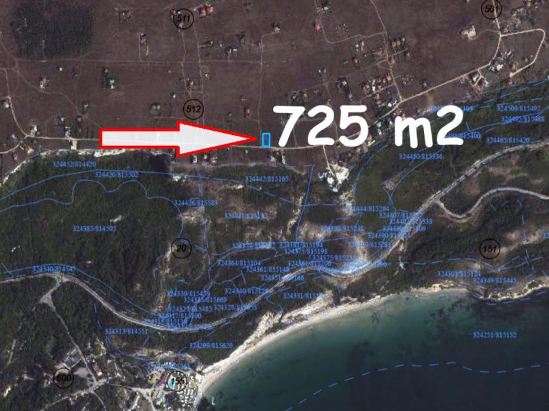 Земельный участок под застройку площадью 725 кв.м, с подключением к водопроводу и электричеству, в 1 км от моря.