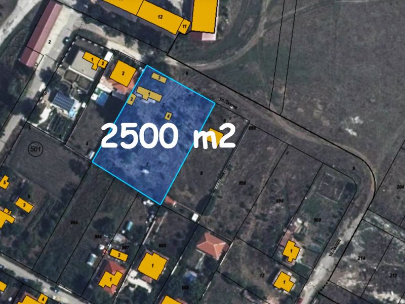 Земельный участок под застройку площадью 2500 кв.м, подключение к водопроводу и электричеству, востребованный поселок, 7 км до моря. — фото 1