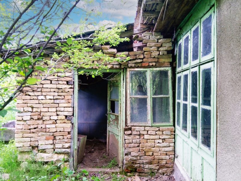 Заброшенный дом площадью 80 кв.м, земельный участок 2300 кв.м, 15 км до города Валчи дол. — фото 2