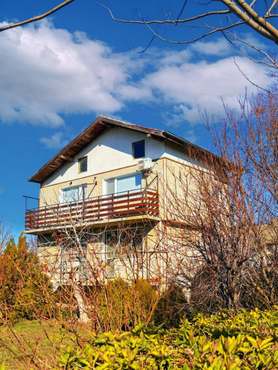 Maison de 250 m² sur 3 étages, terrain de 851 m², à 5 km de la mer — photo 2