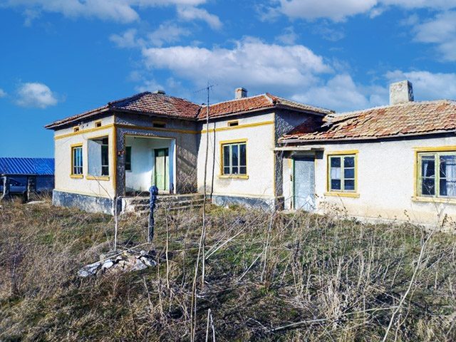 Maison de 108 m², terrain de 650 m², village recherché, à 7 km de la ville de Balchik et de la mer — photo 2