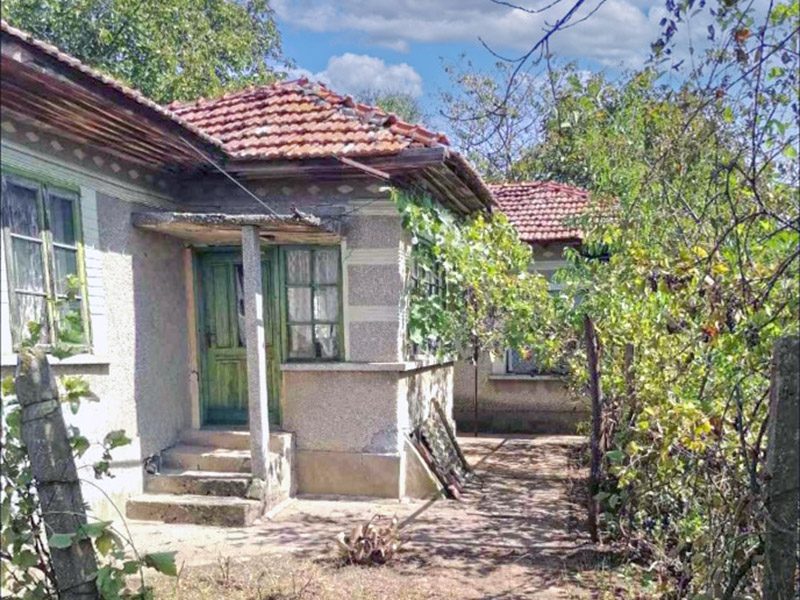 Maison de 100 m², terrain de 1500 m², à 5 km de la ville de Dulovo, à 15 km d'Alfatar — photo 1