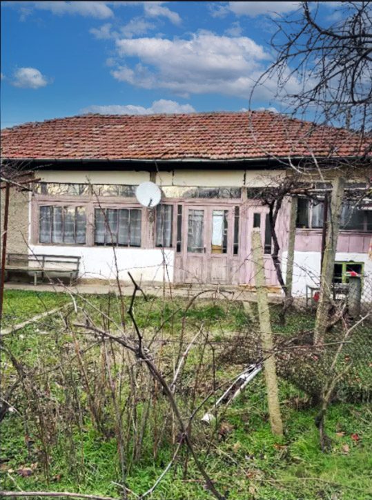 Maison de 90 m² avec 3 chambres, terrain de 940 m², située dans un village recherché, à 12 km de la ville de Razgard — photo 3