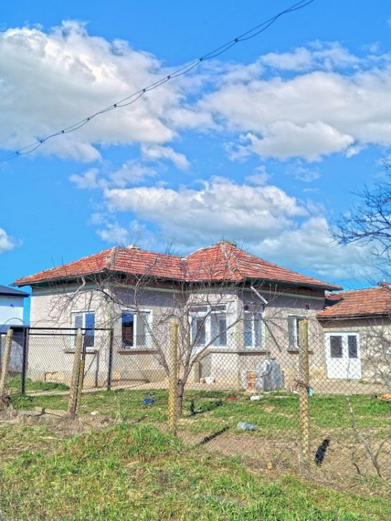 Дом 100 кв.м, участок 2480 кв.м, 5 км до города Дулово, 15 км до Альфатара. — фото 2