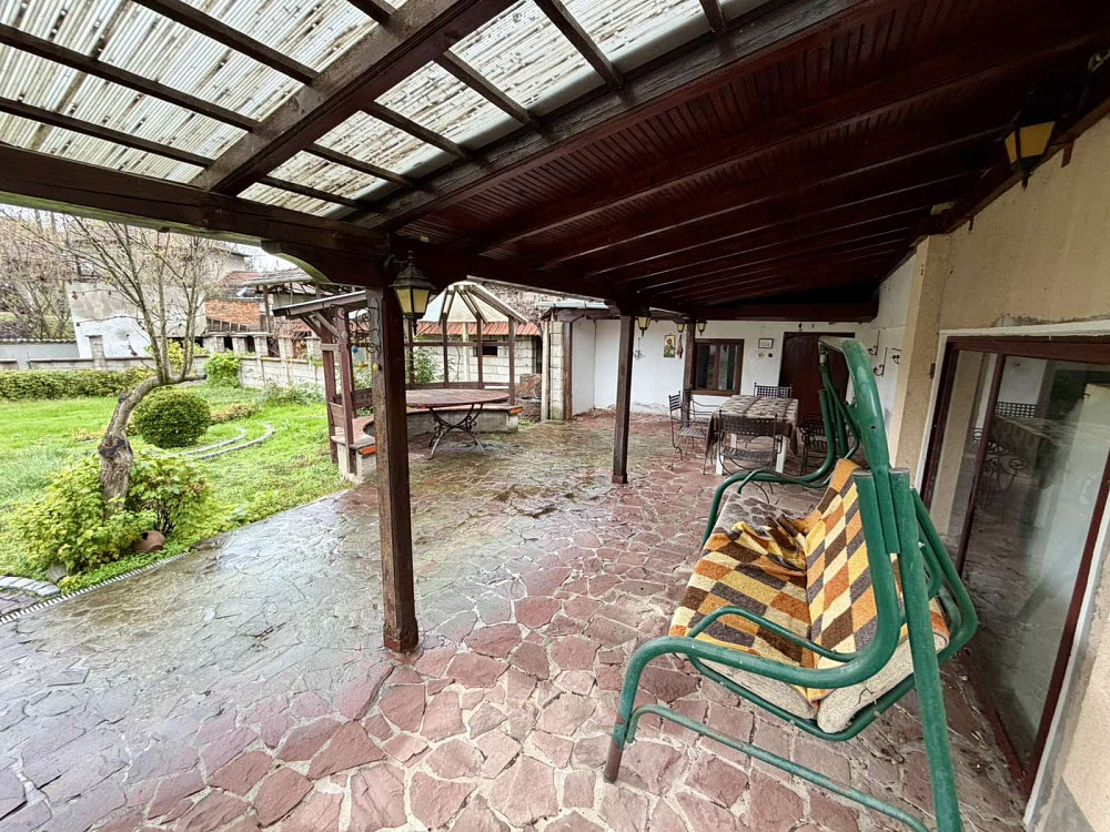 Spacious Residential House with Garden and Outbuildings in the Town of Iskar — photo 3
