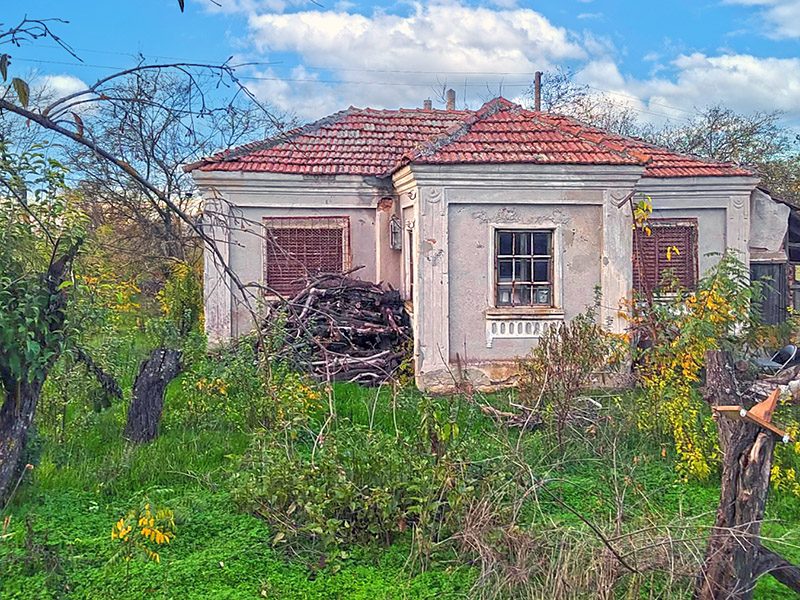 80 sqm house, 2000 sqm land, 50 km to sea — photo 1