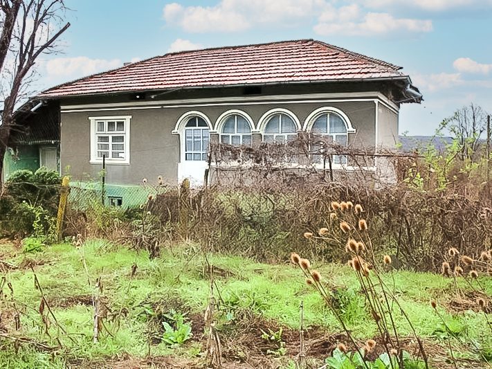 3 chambres Maison, 1500 m² de jardin, bord de village, 3 km.du Danube. — photo 2