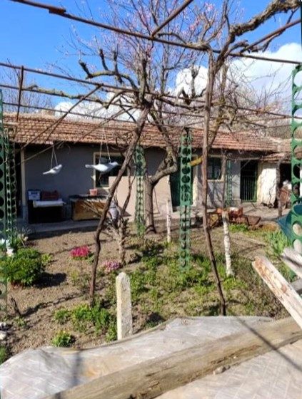 Дом площадью 125 кв.м., требующий ремонта, земельный участок 1100 кв.м., 3 км до города Добрич, 30 км до моря. — фото 3