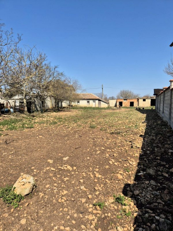 Земельный участок под застройку площадью 1301 кв.м, водоснабжение и электричество, 2 км до пляжа. — фото 2