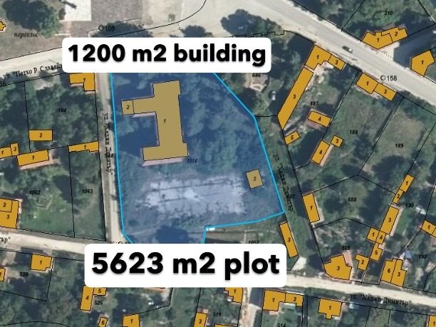 Ancienne école de 1200 m², jardin de 5623 m², zone montagneuse — photo 1