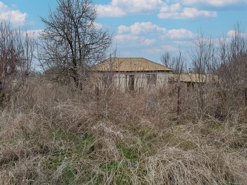 Дом с 2 спальнями, участок 4895 кв.м, 40 км до аэропорта Варны. — фото 3