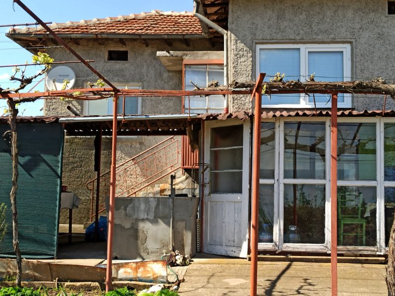 Maison de 100 m², terrain de 1090 m², à 15 km de la ville de Tutrakan et du Danube — photo 1