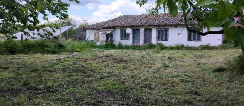 Старый дом площадью 90 кв.м, участок земли 1450 кв.м, действующая фотоэлектрическая электростанция, 12 км до Добрича, 52 км до моря. — фото 2