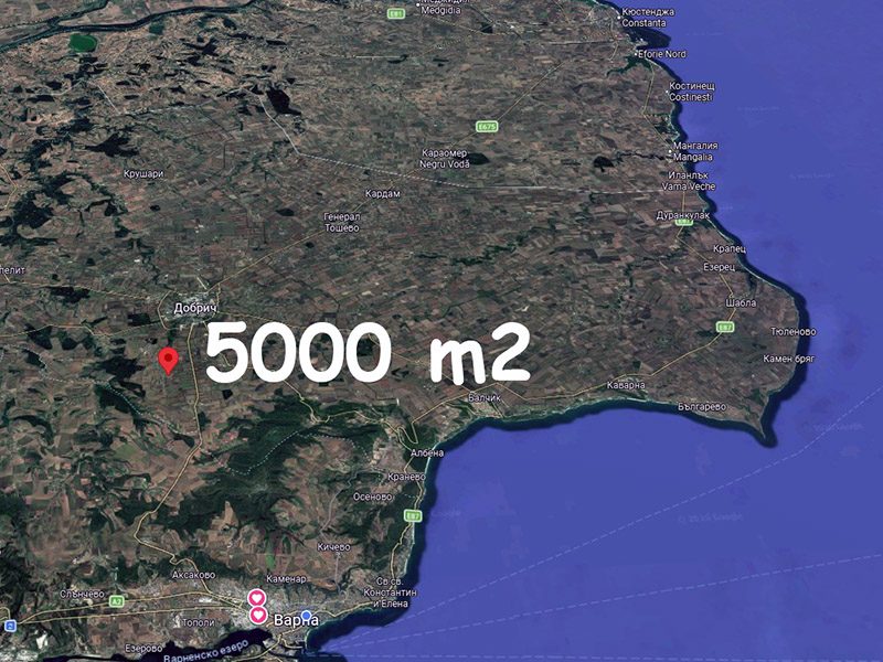 Земельный участок под застройку площадью 5000 кв. м, водоснабжение и электричество на границе, 10 км до города Добрич, 50 км до моря.