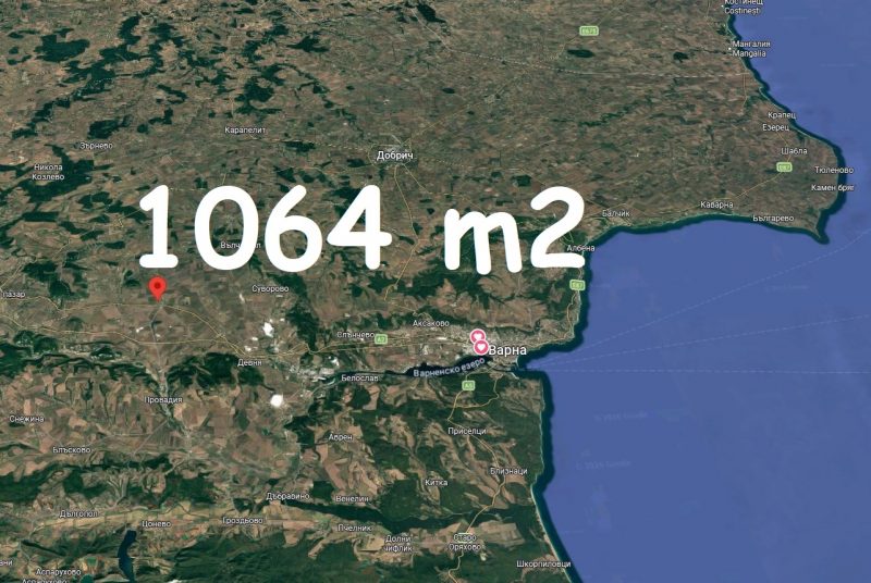 Земельный участок под застройку площадью 1064 кв.м, водоснабжение и электричество рядом с участком, 45 км до моря. — фото 1