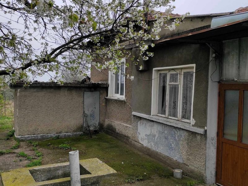 89 sqm house, 800 sqm land, 9 km to Kubrat town — photo 1