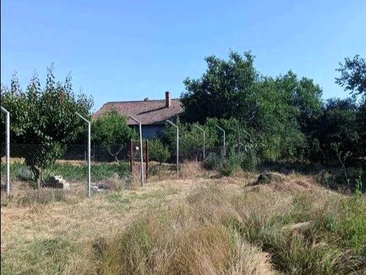 Дом площадью 100 кв.м. на черновом фундаменте, участок 1500 кв.м., престижный поселок, 12 км до города Тутракана и Дуная.