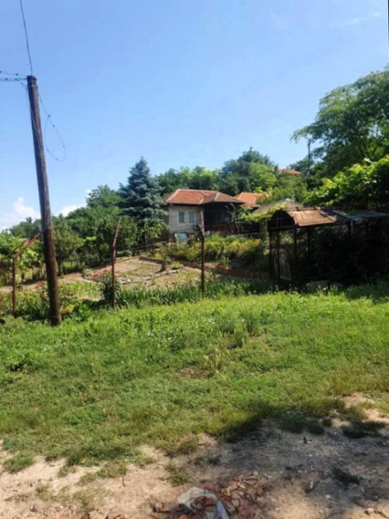 Maison de 90 m², terrain de 1960 m², village recherché, à 1 km du Danube — photo 3