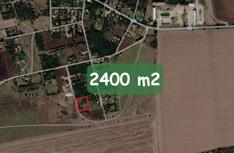 Terrain constructible de 2400 m², à 7 km de la mer. — photo 2
