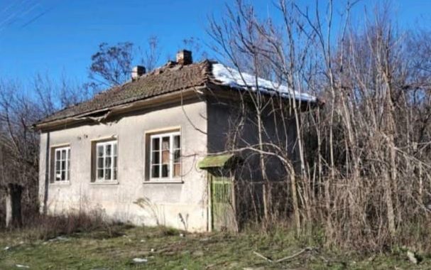 Solid Village House with 900 sq.m. Garden – Near Lom & the Danube River