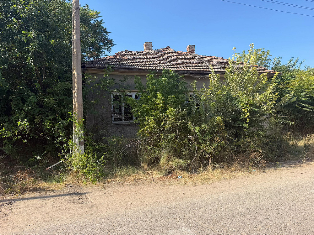 Solid Village House with 900 sq.m. Garden – Near Lom & the Danube River — photo 2
