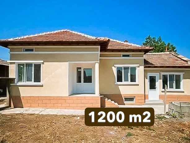 Недавно отремонтированный дом площадью 100 кв.м с 2 спальнями, участок 1200 кв.м, район Велико Тырново. — фото 1