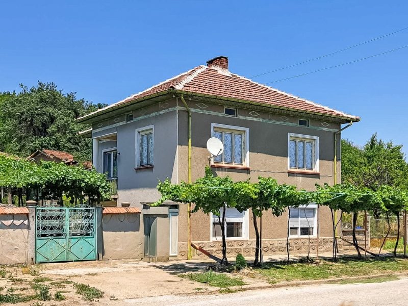 Maison meublée de 130 m², 5 pièces, jardin de 1550 m², Bulgarie centrale — photo 3