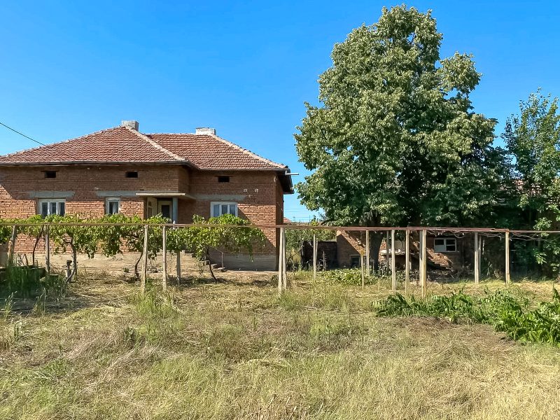 Дом площадью 105 кв.м с двумя спальнями, участок 1330 кв.м, на берегу Дуная. — фото 2