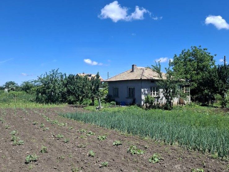 Дом 80 кв.м, участок 1200 кв.м, 5 км до города Тервел, 35 км до Добрича. — фото 3