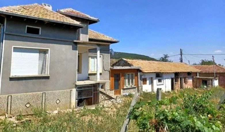 Maison de 150 m² sur un terrain de 1000 m², en Bulgarie centrale, à 8 km de la ville de Pavlikeni — photo 3