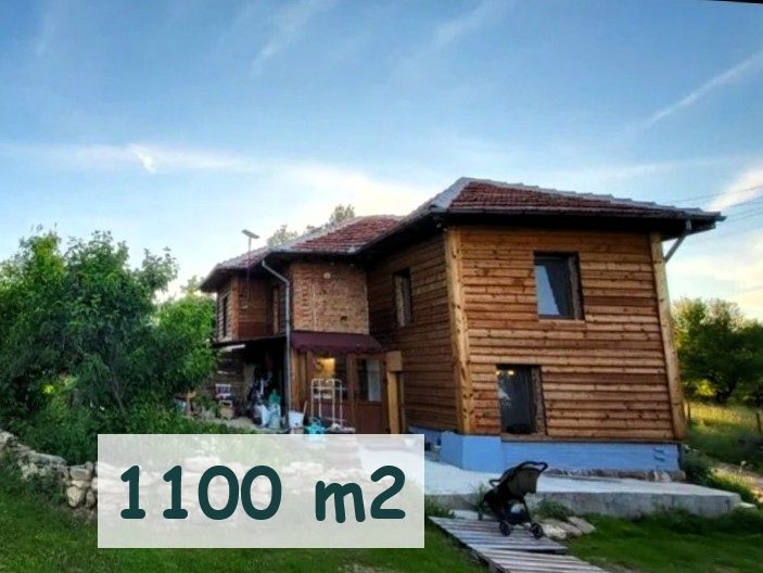 Отремонтированный дом площадью 100 кв.м с 3 спальнями, земельный участок 1100 кв.м, центр Балкан, 20 км до города Калифарево. — фото 1