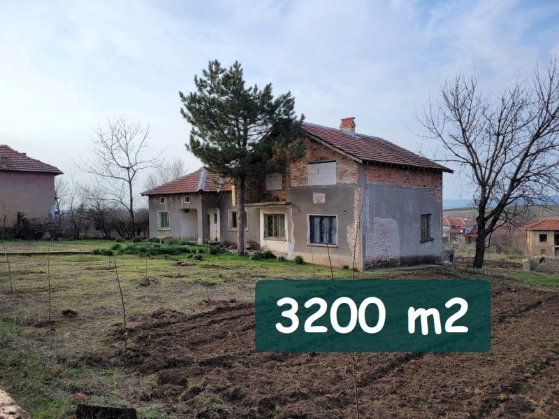 Дом площадью 150 кв.м, начат ремонт, участок 3200 кв.м, 8 км до города Павлекни. — фото 1