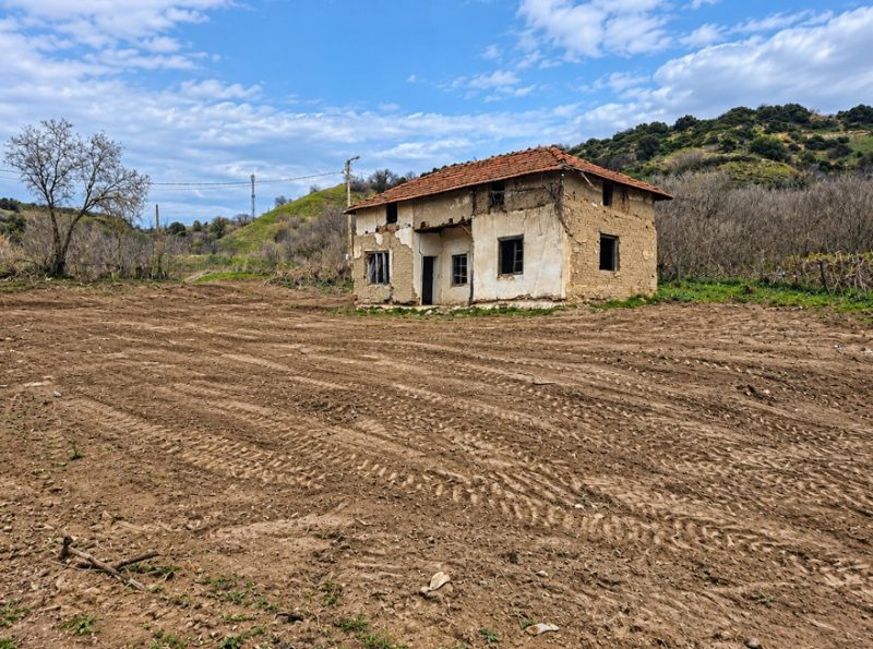 vieille maison, terrain de 840 m², à 2 km de la Grèce — photo 2