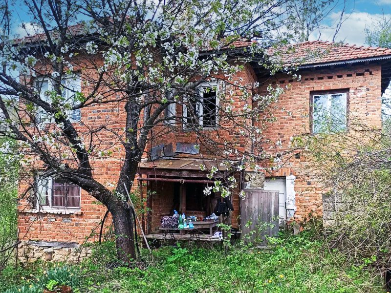 Maison de 90 m², terrain de 550 m², situation isolée, au cœur des Balkans, à 4 km de la ville de Voneshta Voda. — photo 2
