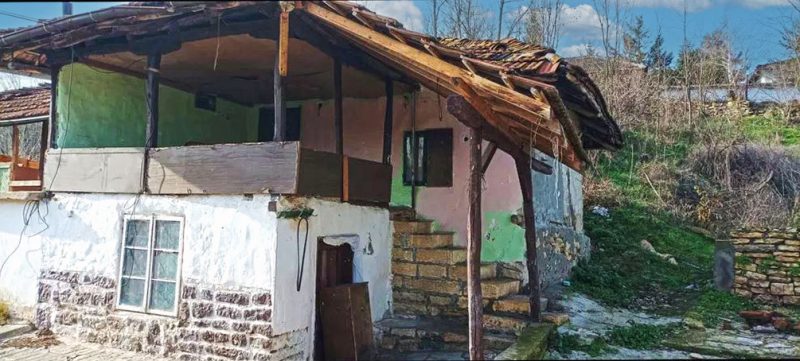 Maison de 65 m² à rénover, terrain de 2200 m², à 10 km de la ville de Razgrad — photo 2